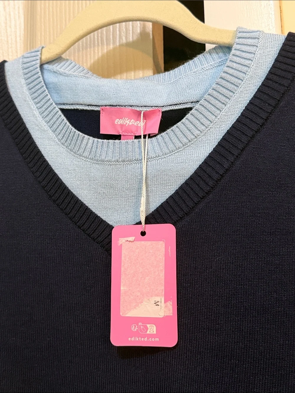 Edikted cropped neck